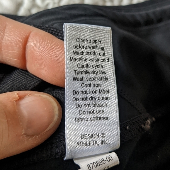 ATHLETA Black Cropped Leggings reflective M - Picture 7 of 11